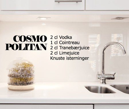 cosmopolitan-opskrift-drinks-cocktails-wallsticker-opskrift-pc3a5-vc3a6ggen-skrift-pc3a5-vc3a6ggen-boligcious-dekoration-udsmykning-indrening2