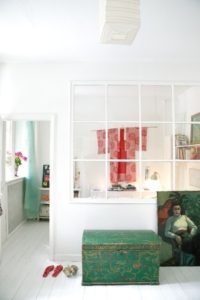 homedecor-indretning-glasvaeg-chame-interior-glas-glasparti-rude-vinduer-walkincloset-sovevaerelse-kunst