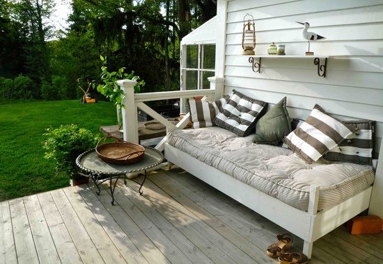 haven-indretning-terrasse-baenk-havemoebler