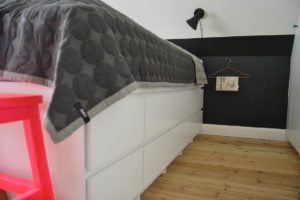 makeover-bedroom-soveveaerelse-indretning-bolig-hay-kommode-diy-seng