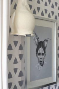 kunst-sovevaerelse-indretning-bedroom-decor-lamp-socklamp