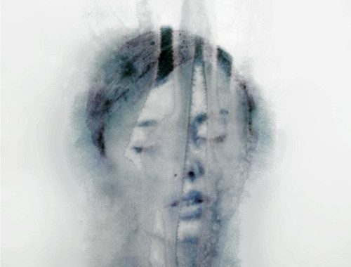 esther-de-groot-blur-grey