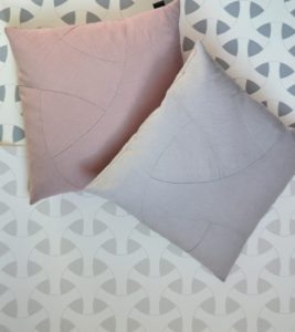 bylassen-danishdesign-tapet-wallepapaer-flow-sofapude