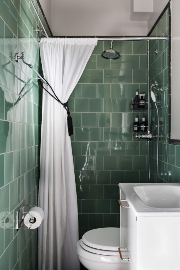 Badeværelse med retro grønne fliser