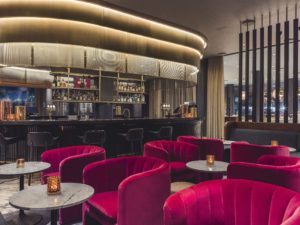 De smukke stole er designet af Space Copenhagen til hotellet.