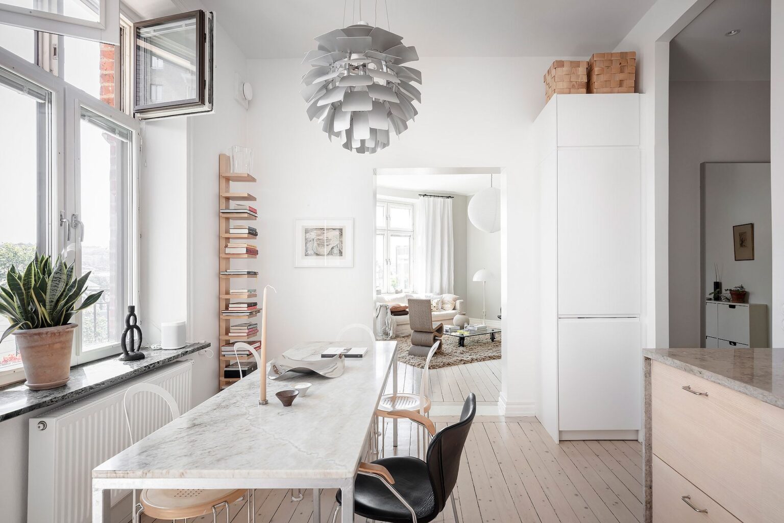 Indretningsinspiration: Kunstnerisk og farveafstemt 2-værelses - Boligcious